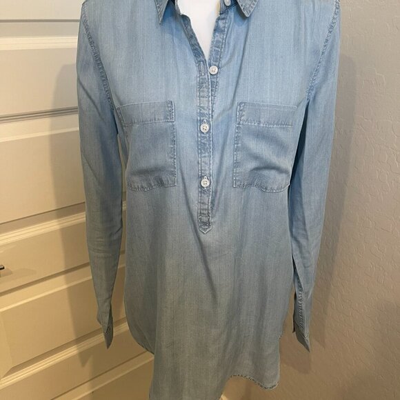 SO Perfectly Soft Chambray Shirt in Blue - Size Medium - NWT (327) - Picture 3 of 10